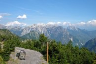 V pozadí hora Jezersk (2692m) - nejvyšší hora Albánie